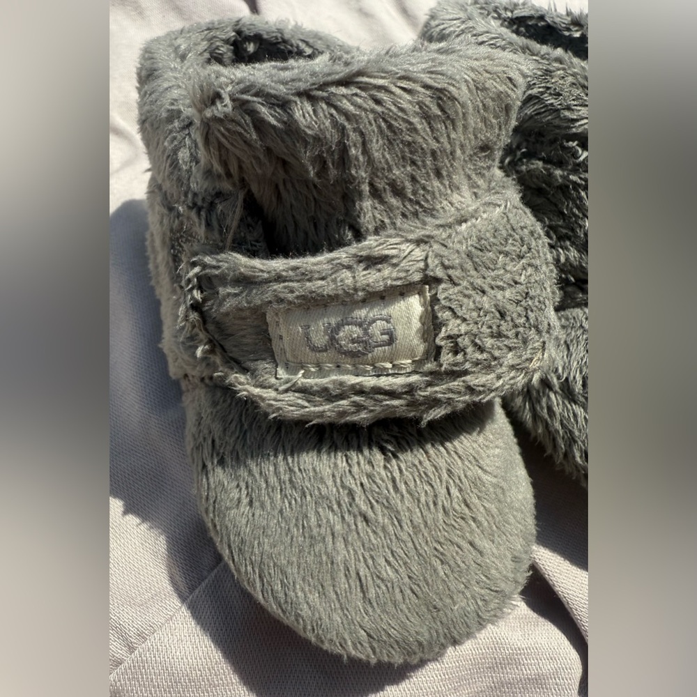 Baby Grey Uggs Size 2/3